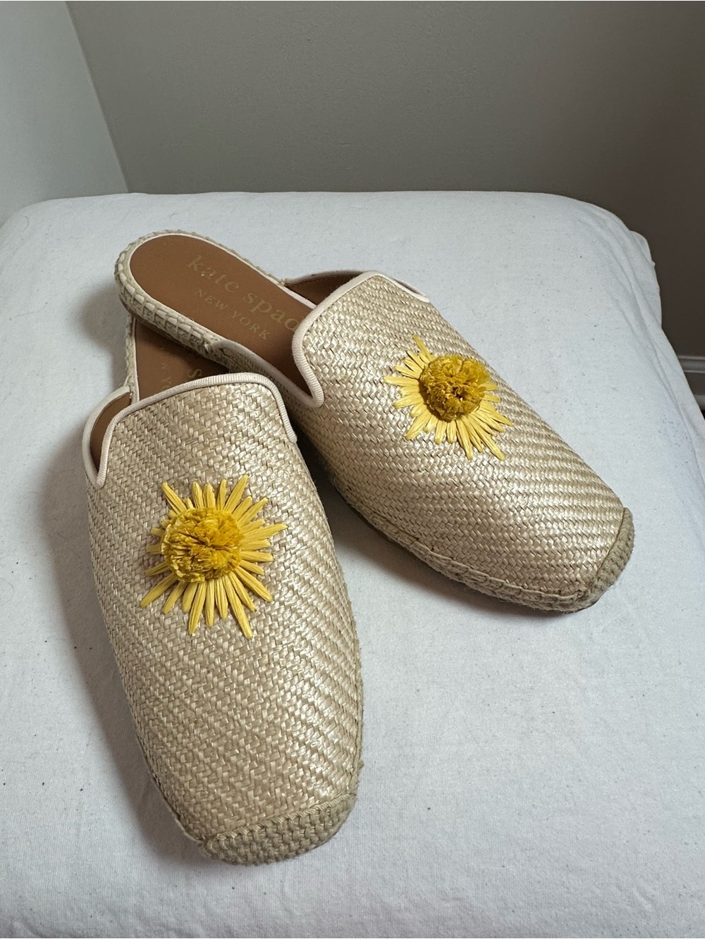 New Without Tags Kate Spade woven sunflower slide on flat shoes!